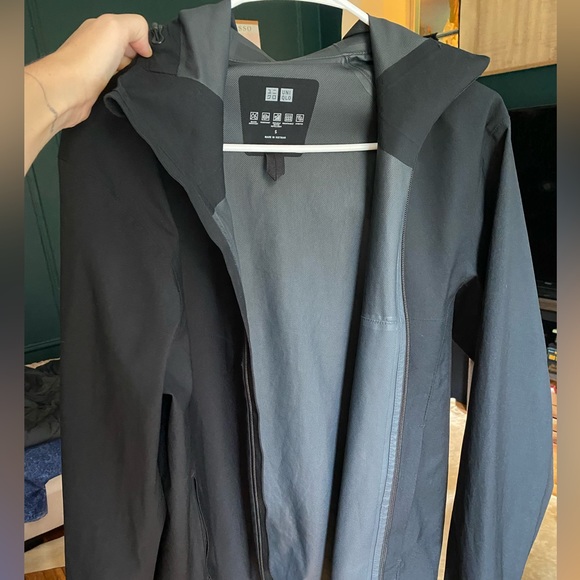 Uniqlo light raincoat - Picture 2 of 5